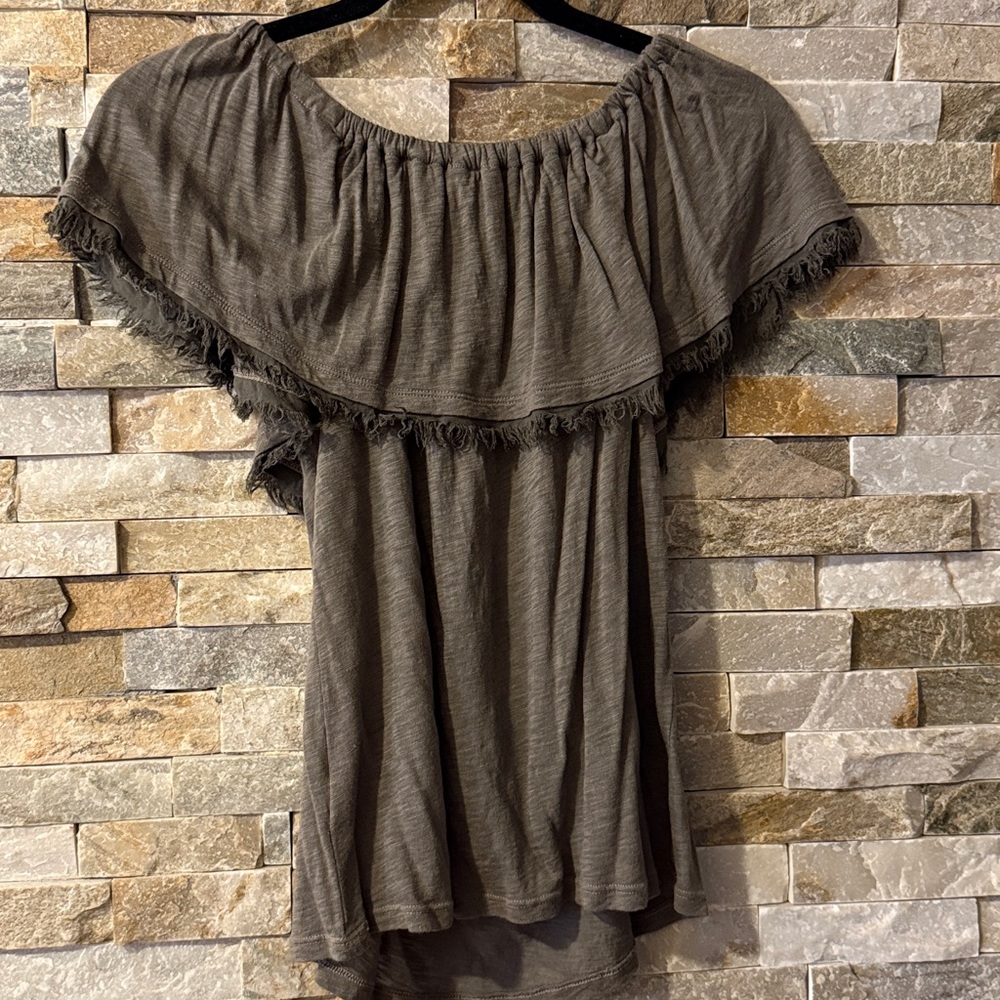 Splendid Off-Shoulder Top - Picture 2 of 3